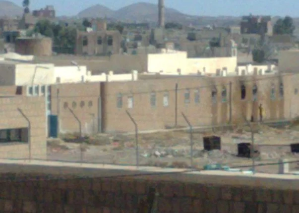 تعز: تهريب 1200 سجين بينهم المتهمون بقتل المشهري