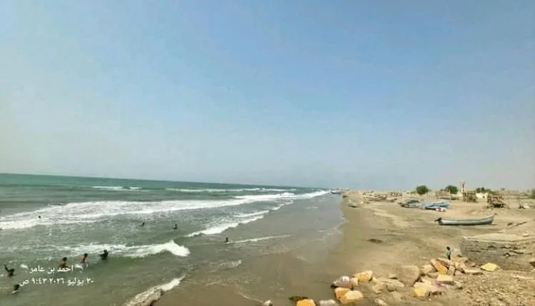 مأساة على شاطئ الشيخ عبدالله بأبين.. غرق طفل وإسعاف آخر وسط غياب فرق الإنقاذ