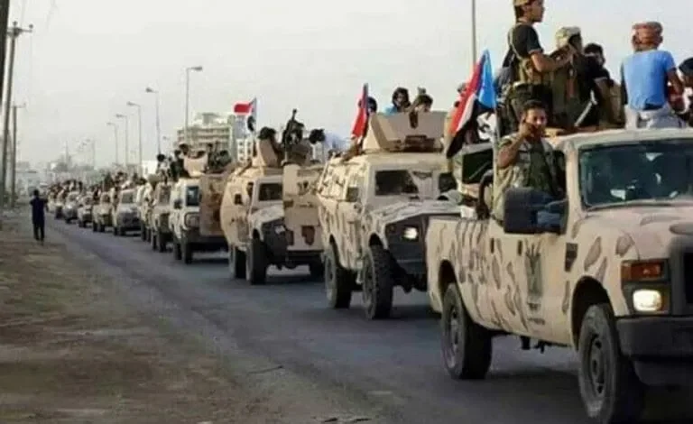 تصاعد السجالات السياسية حول توظيف المواجهات الميدانية في جبهات كهبوب وباب المندب