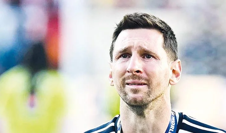 ليونيل ميسي يعلن اعتزاله اللعب الدولي مع المنتخب الأرجنتيني بعد مسيرة تاريخية امتدت لـ 21 عاماً