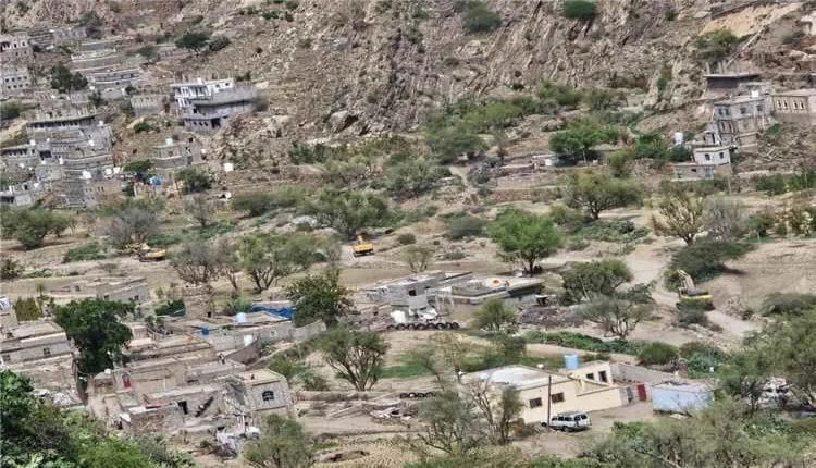 ابتهاج شعبي في سرار يافع مع وصول معدات طريق "باتيس - رصد" إلى مركز المديرية