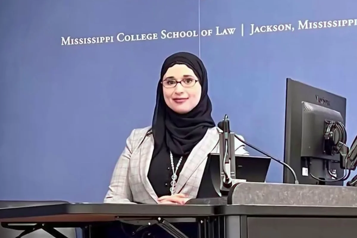 حققت إنجازاً تاريخياً كأول قاضية من أصول يمنية في أمريكا.. مسيرة المحامية أسماء علي إلى القضاء بمسيسيبي