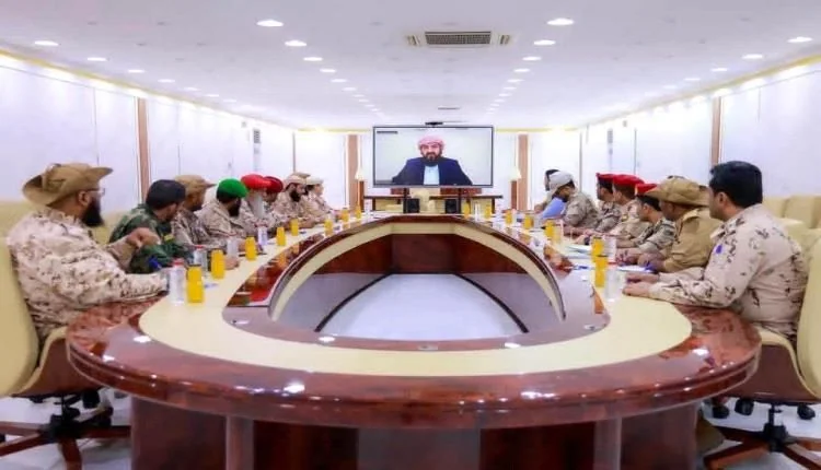 متابعة الجاهزية العسكرية والأمنية لمحور المشاة والإسناد الأول في أبين ولحج وشبوة
