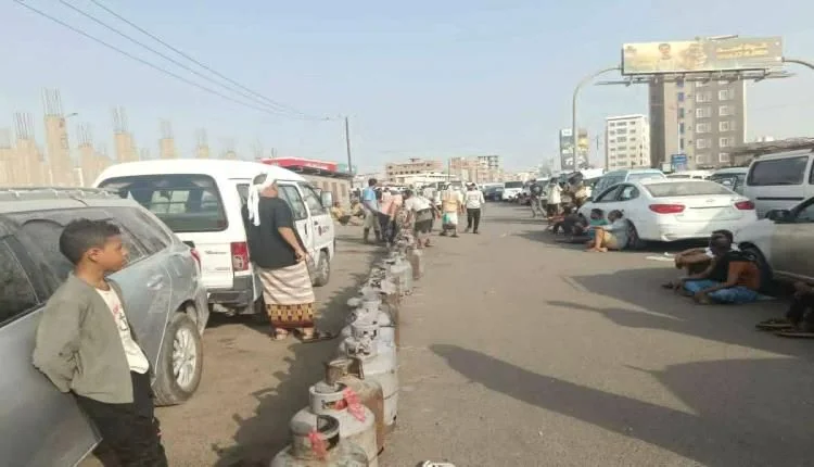 أزمة الغاز المنزلي في عدن تدخل شهرها الثامن وسط تفاقم المعاناة المعيشية