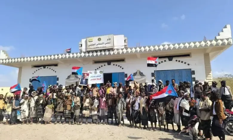 انتقالي أحور ينظم حشداً شعبياً وعسكرياً تلبية لدعوة التعبئة العامة في أبين