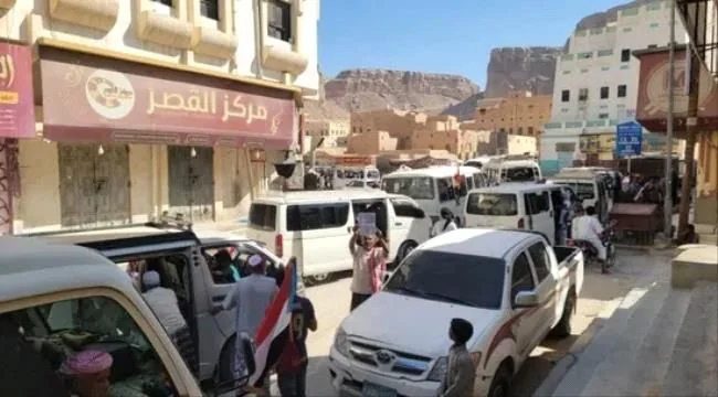 انطلاق موكب جماهيري من القطن نحو سيئون لإحياء ذكرى أكتوبر