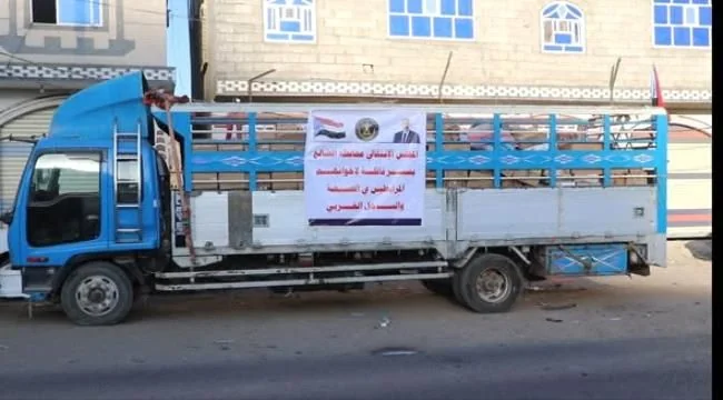 قافلة غذائية موجهة من القيادة في الضالع لدعم القوات الجنوبية في جبهتي الصبيحة وباب المندب