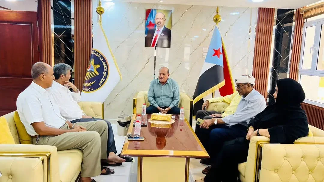 قيادات من المجلس الانتقالي وحزب الرابطة تتباحث في عدن لتعزيز الجبهة الداخلية ورسم مواقف موحدة
