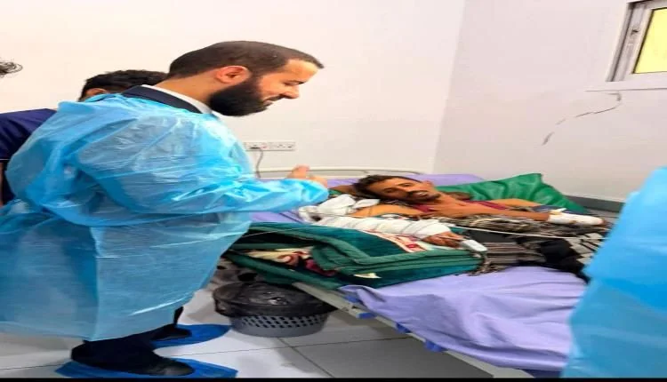 محافظ أبين يفقّد جرحى القوات الأمنية في مستشفى عبود عقب استهدافهم بالوضيع