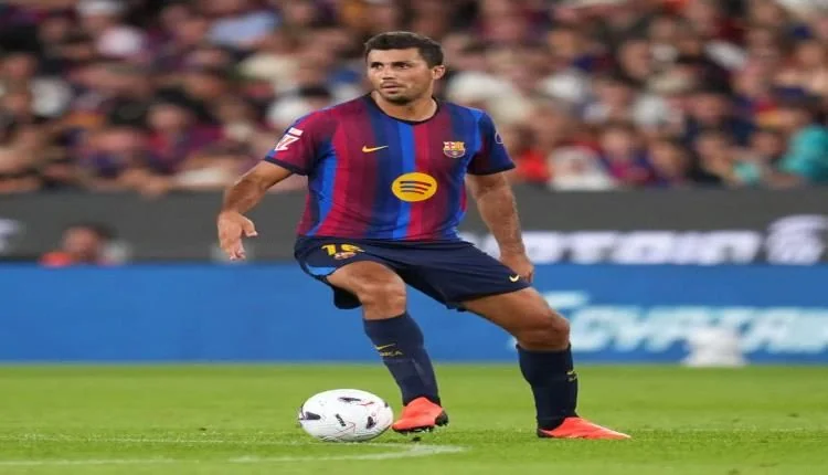 إدارة برشلونة الفنية تضع خطة المداورة بين رودري ومارك بيرنال لحمايته من الإجهاد البدني