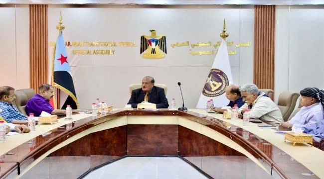 قيادة الانتقالي والهيئة العسكرية تبحثان تعزيز الجاهزية والاصطفاف لحماية الجنوب