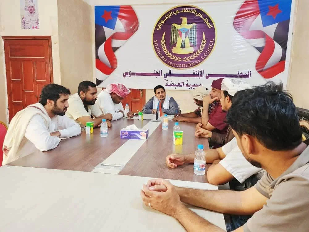 قيادة الانتقالي بمديرية الغيضة تعلن رفضها لـ «المجلس التنسيقي» بالمهرة وتطالب بمعالجة الملفات الأمنية والمعيشية