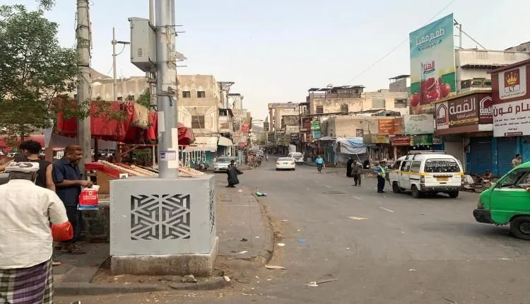 تواصل العصيان المدني في عدن لليوم الخامس احتجاجاً على تردي الخدمات