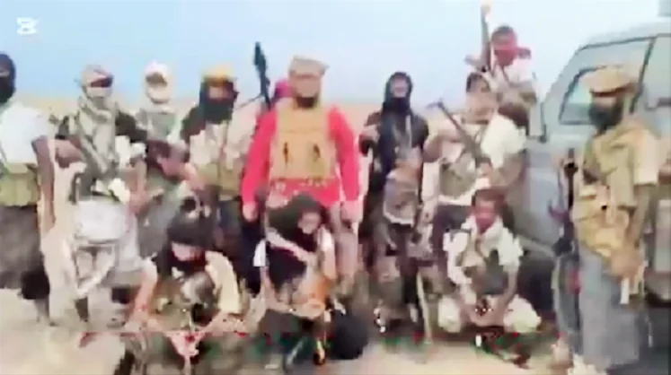 وسائل إعلام في صنعاء تنشر تسجيلاً حول انتشار عسكري بمديرية المضاربة المحاذية لباب المندب