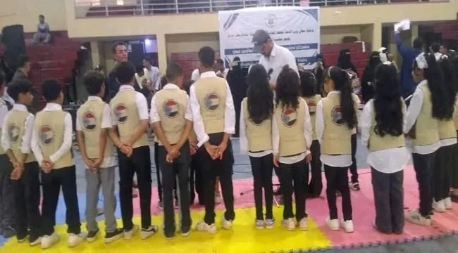 تحدي إجراءات المنع: علم الجنوب يزين الصالة المغلقة في عدن رغم التفتيش المكثف