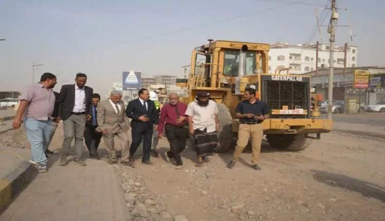 بدء أعمال الترميم والصيانة لشارع كورنيش المحافظ في عدن