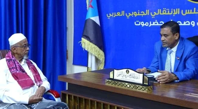 قيادي في المجلس الانتقالي يلتقي قيادات حافة تاربة لبحث التحديات المجتمعية في حضرموت