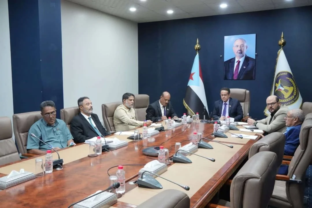 الأمانة العامة للمجلس الانتقالي تستعرض تطورات الجبهات الحدودية وملف حضرموت