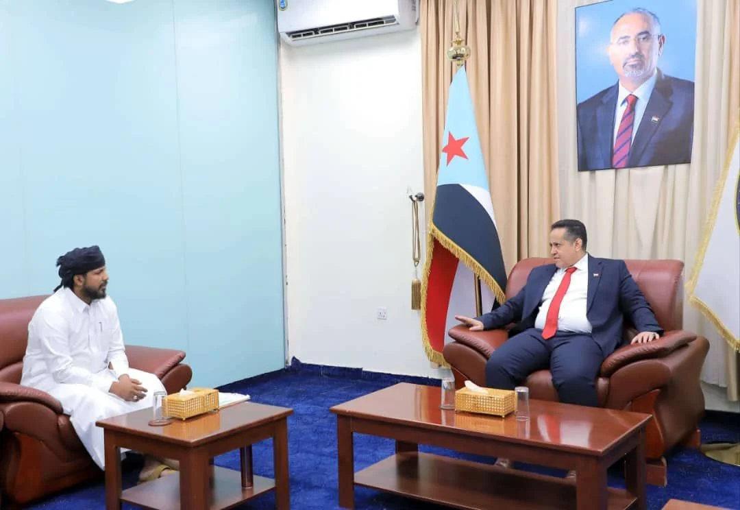 بحث سبل تعزيز الأداء التنظيمي للمجلس الانتقالي في مديرية حصوين بالمهرة