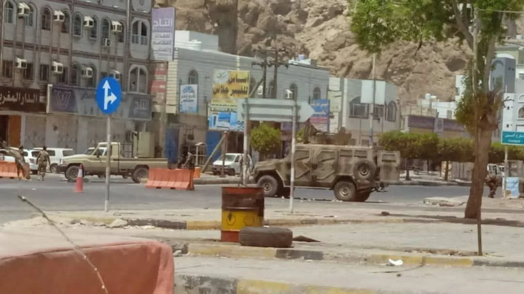 قوات تابعة للسعودية تفرض حصاراً على قيادات بالمجلس الانتقالي داخل فندق في المكلا