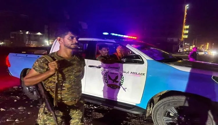 انتشار أمني مكثف في مديريات عدن لضبط السلاح غير المرخص وحظر الدراجات النارية