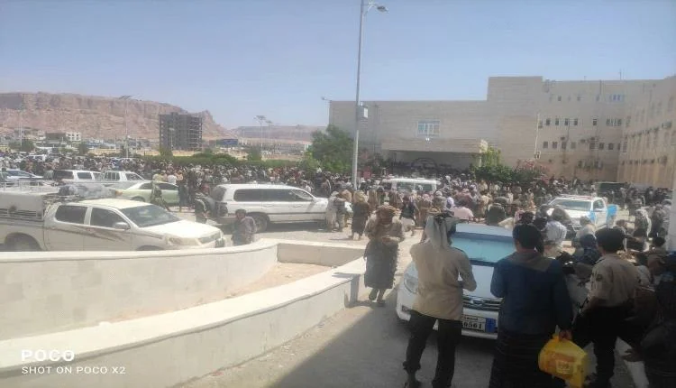سقوط ضحايا في صفوف القوات المدعومة سعودياً إثر قصف صاروخي استهدف معسكر العلم بشبوة