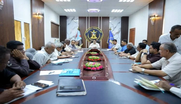 قيادة الانتقالي بالعاصمة عدن تبحث التحضيرات لذكرى تأسيس الجيش الجنوبي وتستنكر استهداف نقابة المعلمين