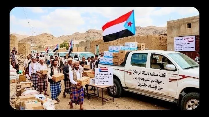 قافلة غذائية من حالمين دعماً للقوات الجنوبية في جبهة رأس العارة