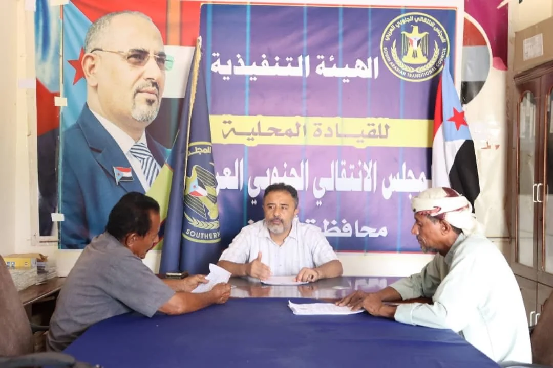 قيادة المجلس الانتقالي بأبين تبحث الأوضاع التنظيمية والخدمية في زنجبار وخنفر