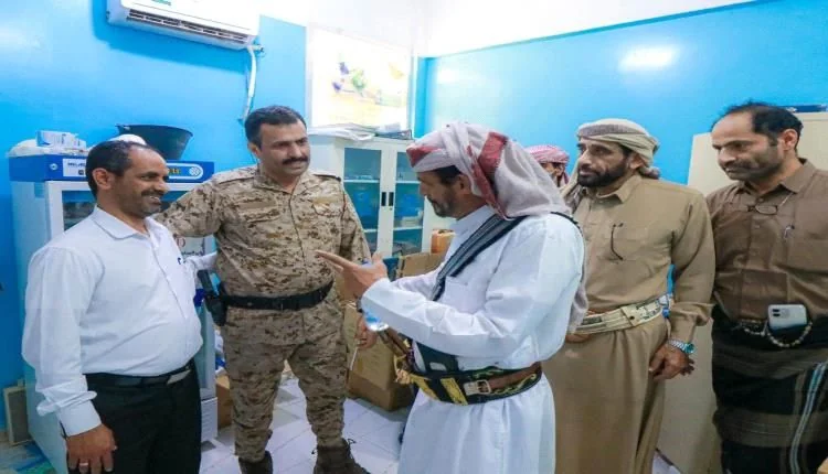 تسليم سيارة إسعاف وشحنة أدوية لمستشفى عسيلان في شبوة