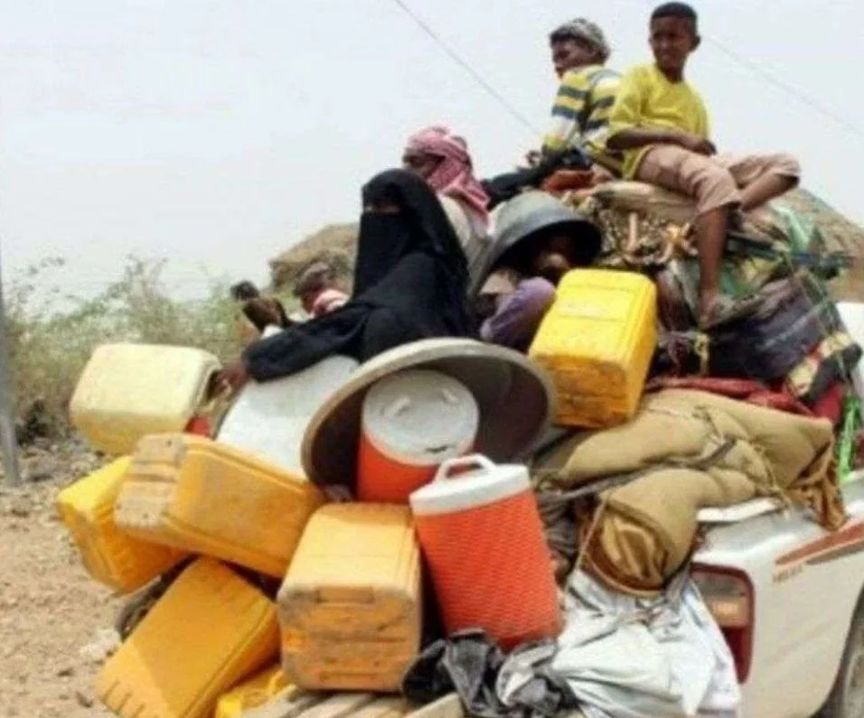 فرار مئات الأسر من منازلها بالحديدة جراء القصف وتصاعد التوتر بالساحل الغربي