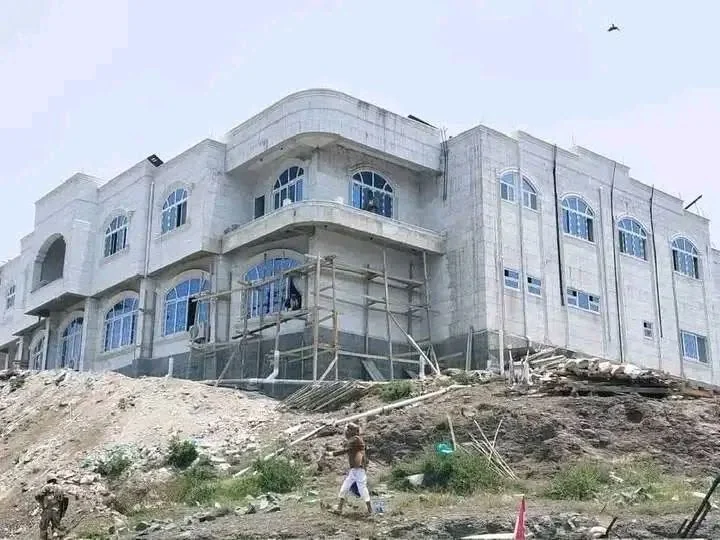 قوات صنعاء تبسط سيطرتها على مديرية المواسط بتعز وتدخل قصر البركاني