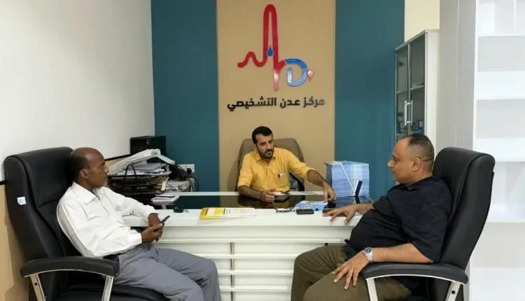 فرع كاك بنك بالمنصورة يفتح حساباً لمركز عدن التشخيصي ويدرس توسيع الخدمات المصرفية