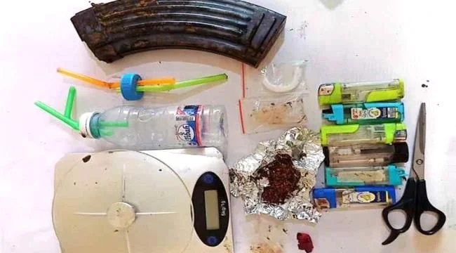 ضبط أربعة متهمين بترويج المخدرات والأسلحة في عمليات أمنية بالمكلا