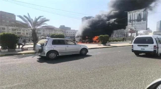 حريق يلتهم محلاً تجارياً في خط التسعين بعدن إثر تماس كهربائي بمولد طاقة